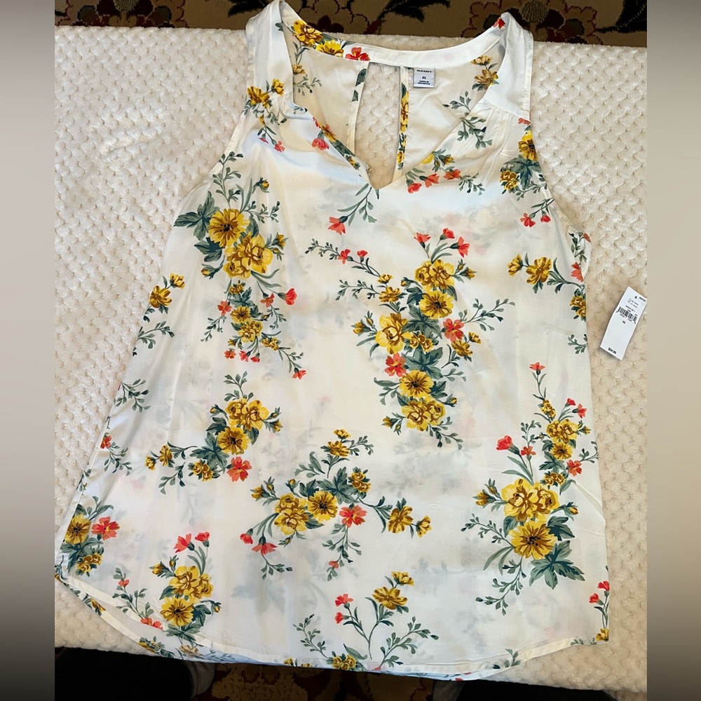 Old Navy Top🎉 - Picture 7 of 8
